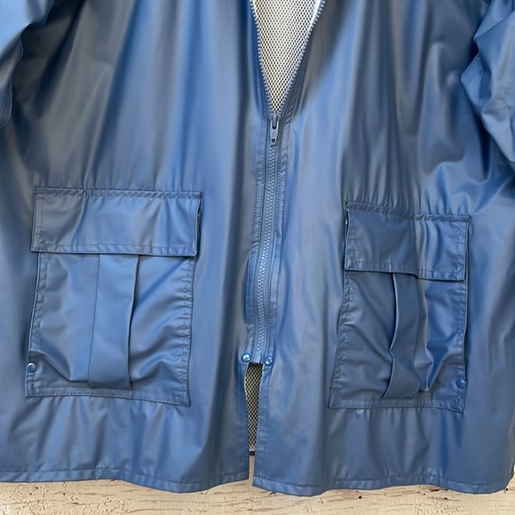 Women's Hooded Raincoat - Picture 4 of 12